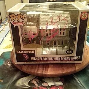 Funko Halloween Michael Myers with Meyers House Autographed